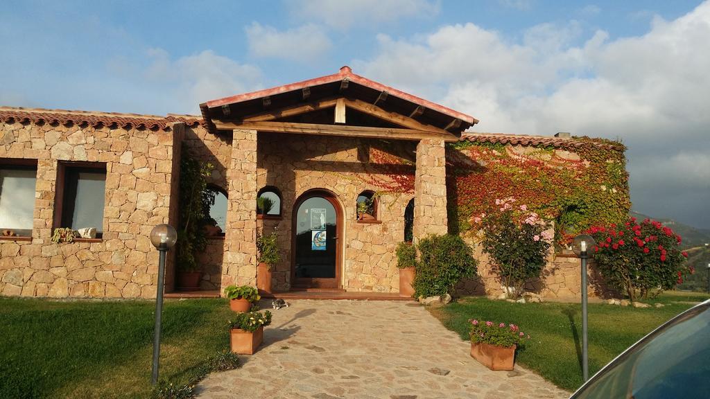 Hotel Ristorante La Tana Di Li Mazzoni Trinità dʼAgultu 외부 사진