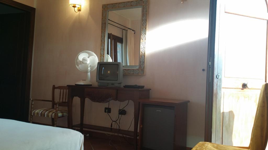 Hotel Ristorante La Tana Di Li Mazzoni Trinità dʼAgultu 외부 사진
